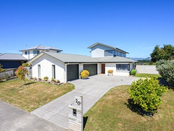 70 Pacific Drive, Fitzherbert, Palmerston North