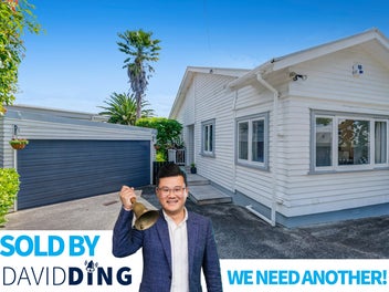 2/136 Sunset Road, Unsworth Heights, Auckland