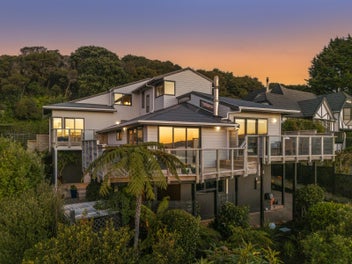 10 Kinloch Place, Papakowhai, Porirua