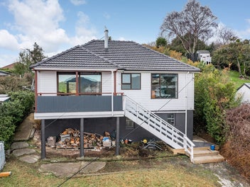 8 Quarry Road, Green Island, Dunedin