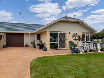3 Royal Fern, Kelvin Grove, Palmerston North