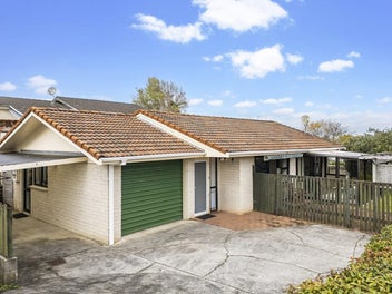 2/15 Clarke Road, Onehunga, Auckland