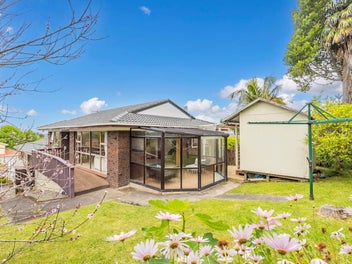 2/76 Velma Road, Hillcrest, Auckland