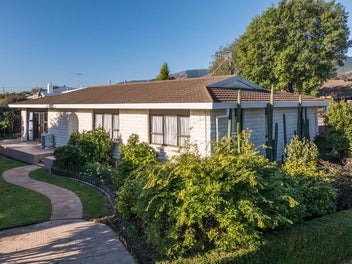 48 Farnham Drive, Richmond