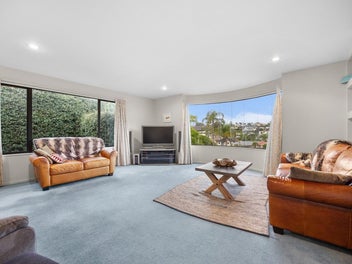 51 Hogarth Rise, West Harbour, Auckland