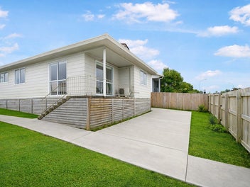 2/69 Luanda Drive, Ranui, Auckland