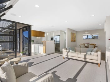 2/10 Auckland Road, St Heliers, Auckland