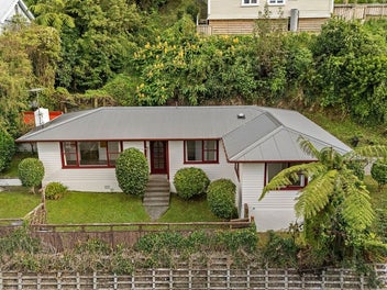23 Governor Road, Northland, Wellington