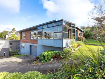1/4 Elizabeth Place, Mairangi Bay, Auckland