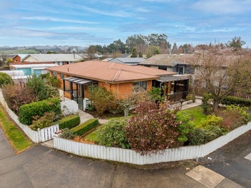 6 Cross Street, Milton