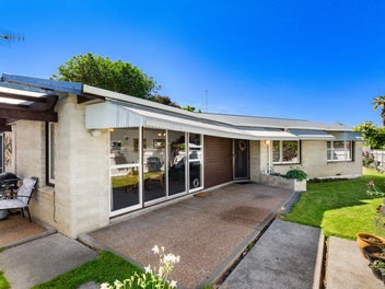2/800 Willowpark Road South, Akina, Hastings