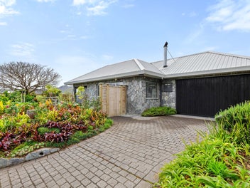 166 Heta Road, Highlands Park, New Plymouth