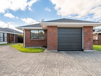 2/41 Athlone Crescent North, Avalon, Lower Hutt