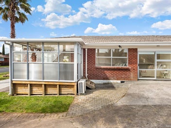 1/9 Benygloe Place, Highland Park, Auckland