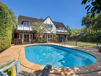 2 Fitzpatrick Place, Chatswood, Auckland