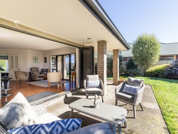 207 Frimley Oaks, Frimley, Hastings