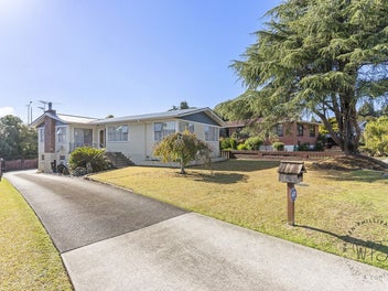 84 Lawrence Crescent, Hillpark, Auckland