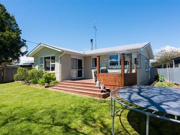 11 High Street, Renwick