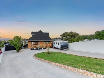 11 Higham Ferrers Place, Red Beach, Red Beach
