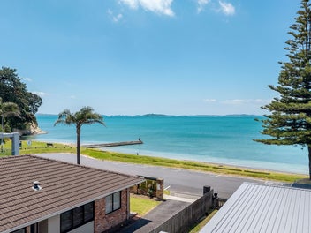 2/3 The Esplanade, Eastern Beach, Auckland