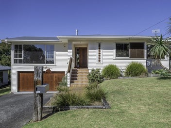 17 Beach Road, Mellons Bay, Auckland