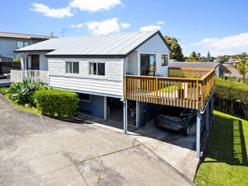 2/84 Totaravale Drive, Tōtara Vale, Auckland