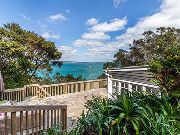 9 Upland Road, Ōmiha, Waiheke Island