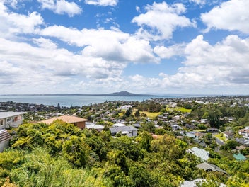 92 Knights Road, Rothesay Bay, Auckland