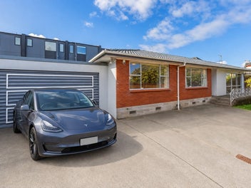 2 Ferguson Avenue, Greenlane, Auckland