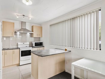 2/8 Christmas Road, Manurewa, Auckland
