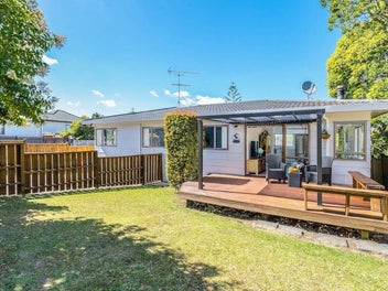 2/6 Orton Street, Glenfield, Auckland