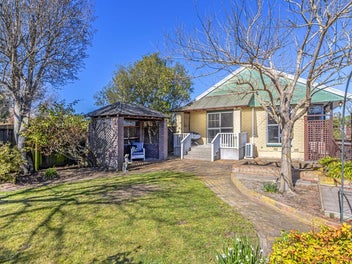 28 Gladstone Road, Woodend, Woodend