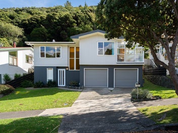 62 Spinnaker Drive, Whitby, Porirua