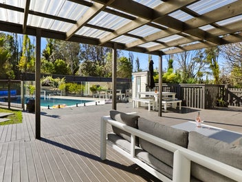 15A Whangaparaoa Road, Red Beach