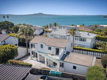 2/42 Churchill Road, Murrays Bay, Auckland