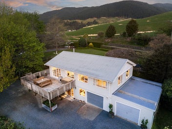 52 Katherine Mansfield Drive, Whitemans Valley, Upper Hutt