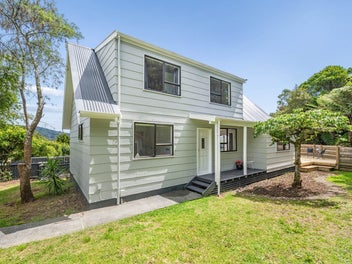 13 King Charles Drive, Kingsley Heights, Upper Hutt