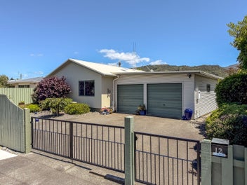 12 Farrier Grove, Featherston