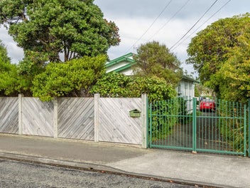 33 Whites Line West, Woburn, Lower Hutt