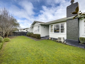 1214 Willowpark Road North, Mayfair, Hastings