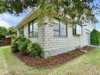 18 Chipping Lane, Redwood, Christchurch