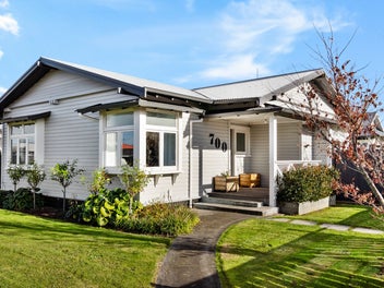 700 Queen Street West, Saint Leonards, Hastings