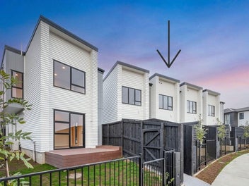 3/9 Bronzewater Drive, Silverdale, Silverdale