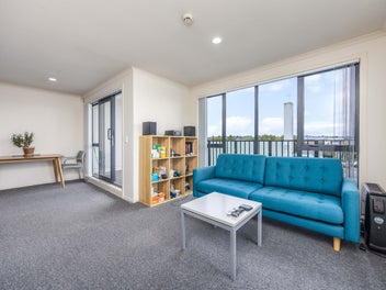 3Y/1 Wadier Place, Henderson, Auckland
