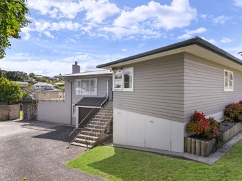 11 Wykeham Place, Glenfield, Auckland