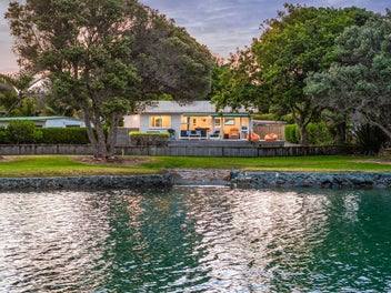 30 Harbour View Road, Point Wells