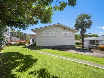 9 Chequers Avenue, Glenfield, Auckland
