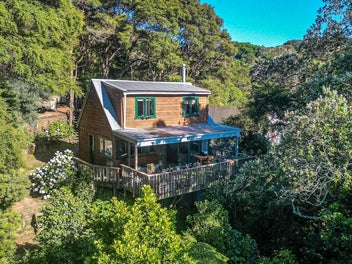 55 Okoka Road, Ōmiha, Waiheke Island