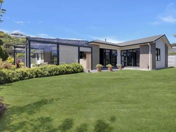 12 Optimist Way, Whitby, Porirua
