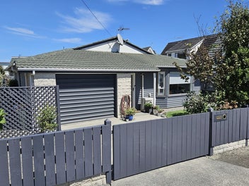 1/47 Whites Line West, Woburn, Lower Hutt